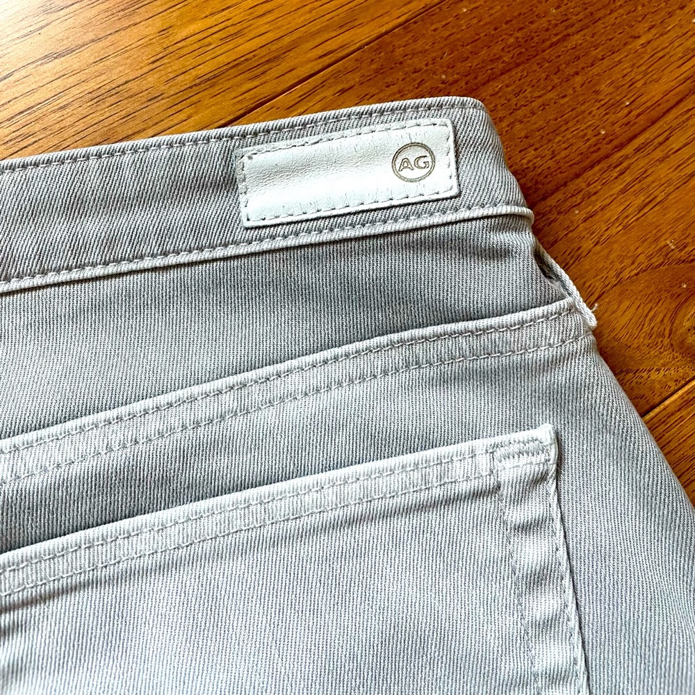 AG Stilt Crop/Cigarette crop skinny jeans in light grey.